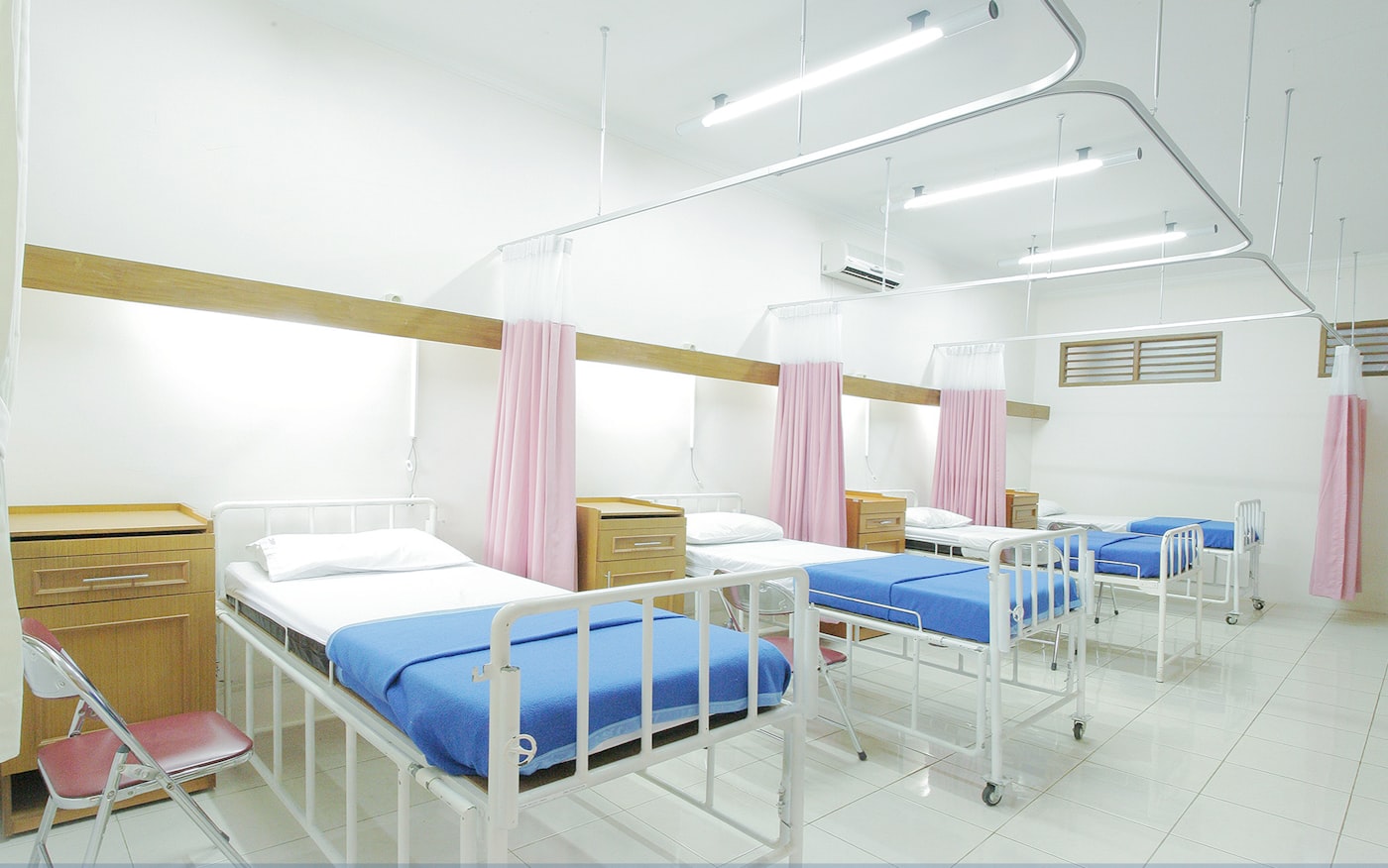 Modern hospital interior with calm, professional environment